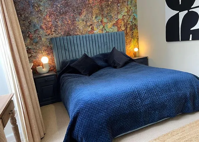 Entire Stylish Colourful Two Bed Flat In Clifton