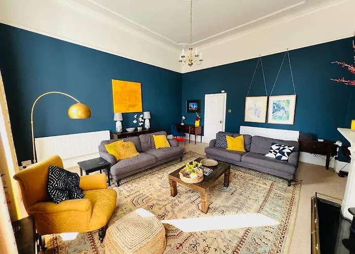 Entire Stylish Colourful Two Bed Flat In Clifton
