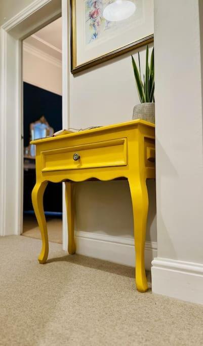 Apartment Entire Stylish Colourful Two Bed Flat In Clifton