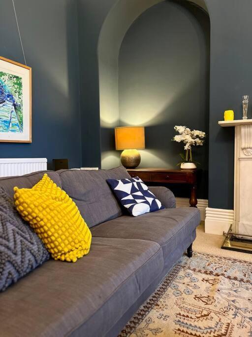 Entire Stylish Colourful Two Bed Flat In Clifton *