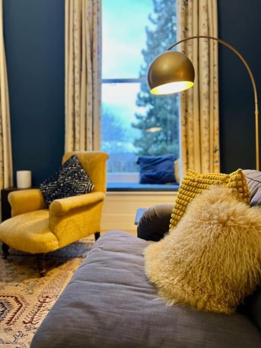 Entire Stylish Colourful Two Bed Flat In Clifton * Bristol