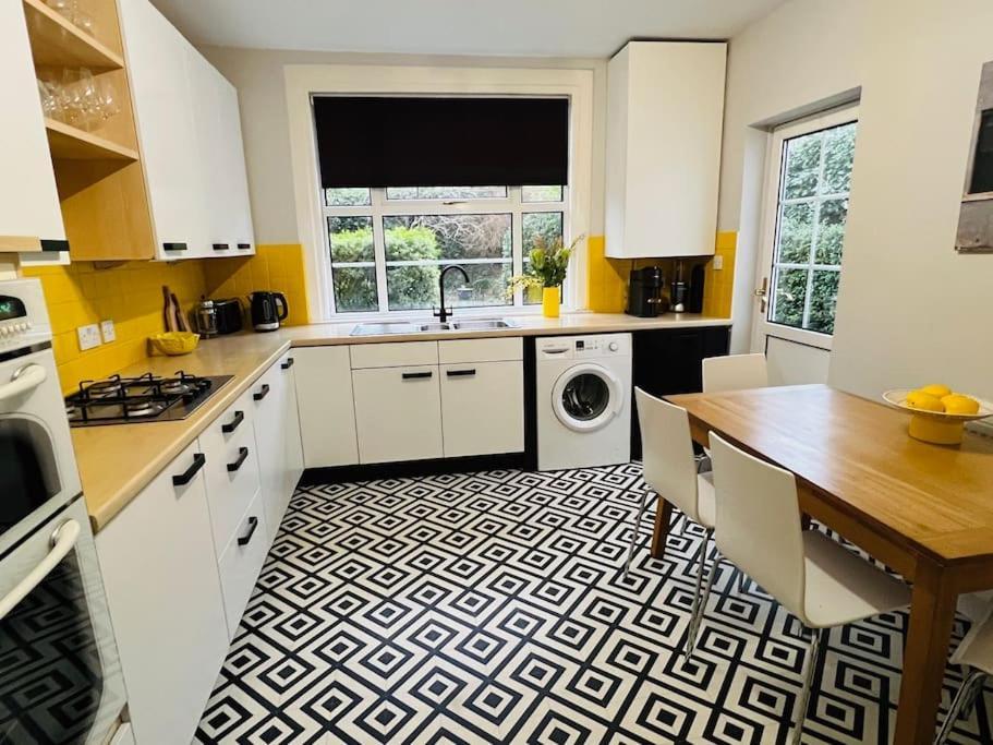Apartment Entire Stylish Colourful Two Bed Flat In Clifton