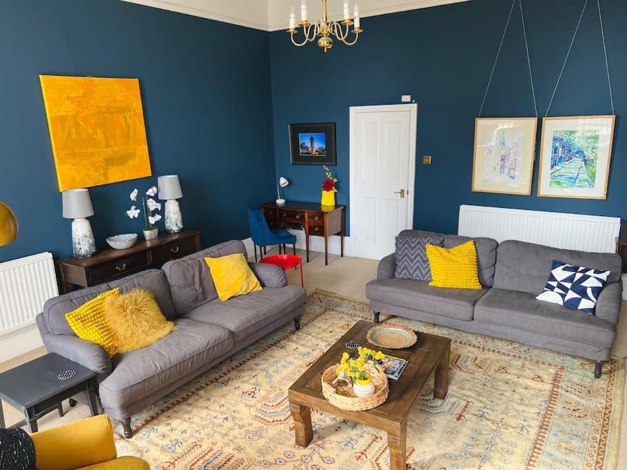 Entire Stylish Colourful Two Bed Flat In Clifton *