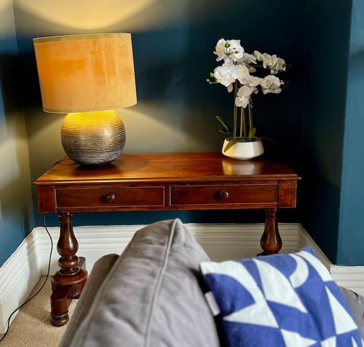 Entire Stylish Colourful Two Bed Flat In Clifton